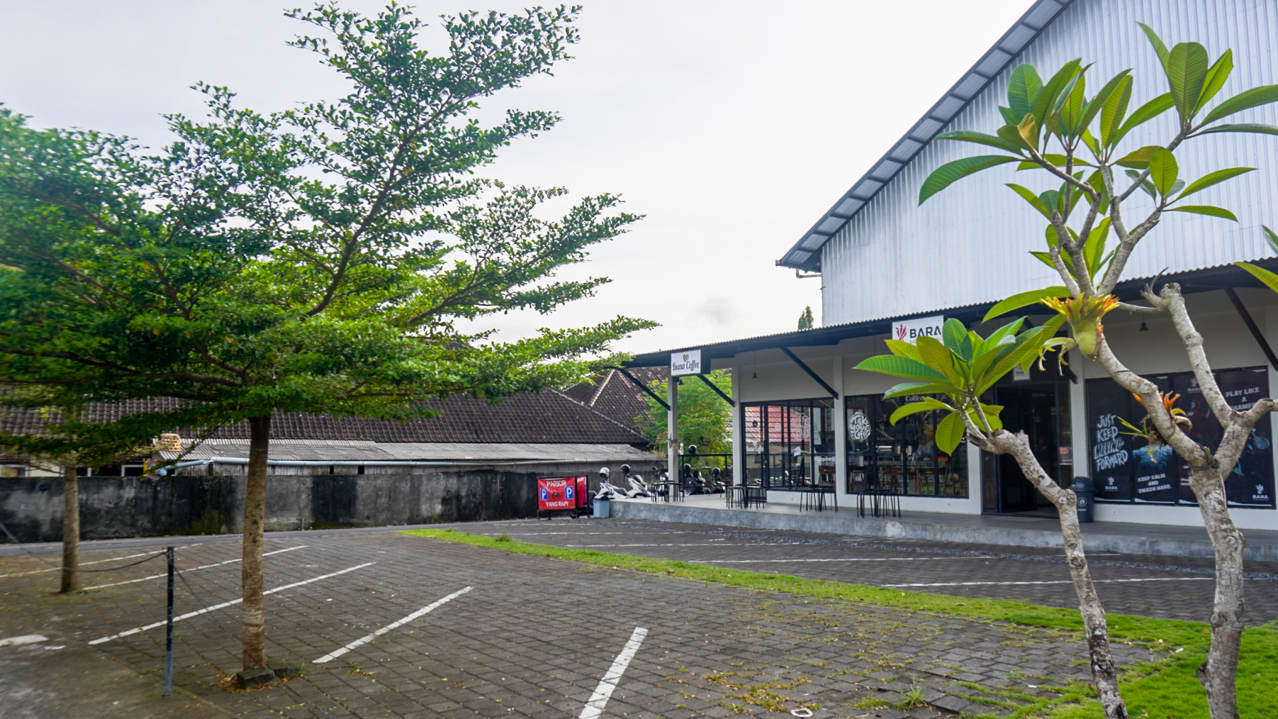 Tempat Parkir Kami