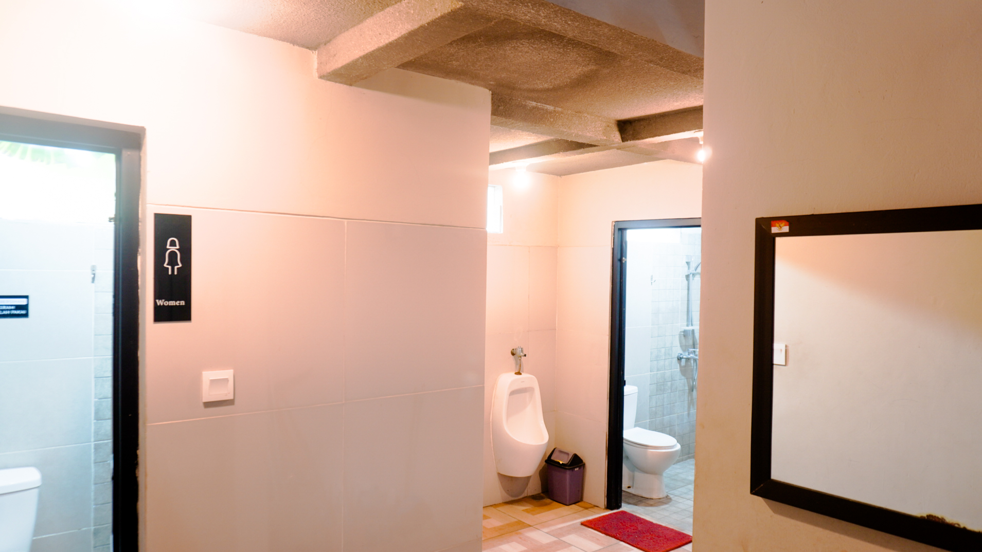 Fasilitas Toilet Bara Badminton Hall