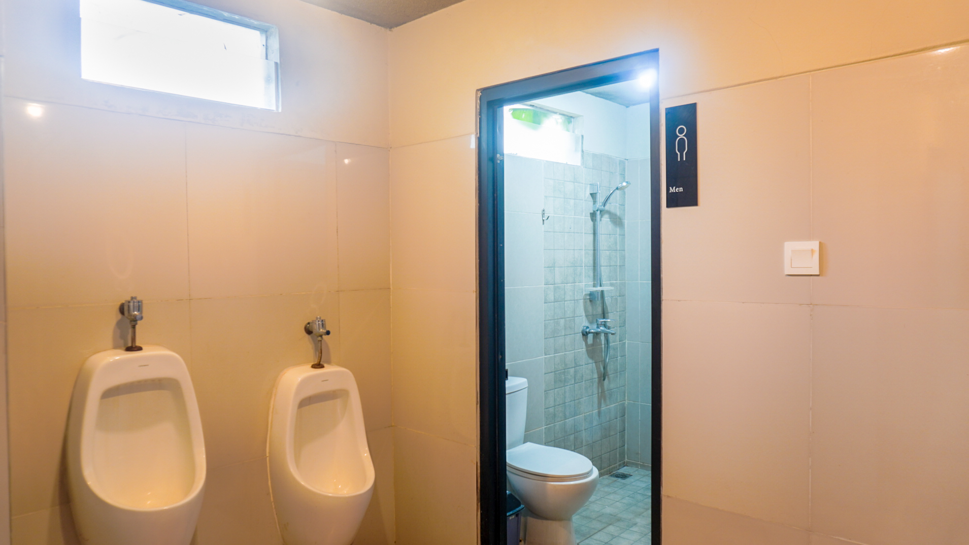 Fasilitas Toilet Bara Badminton Hall